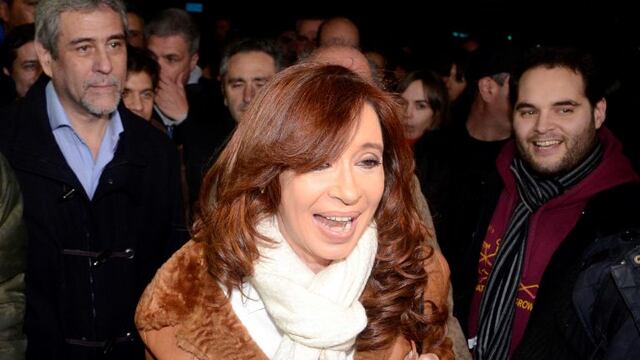 DYN319, BUENOS AIRES 02/07/2016, LA EX PRESIDENTA CRISTNA FERNANDEZ DE KIRCHNER, ARRIBO ESTA NOCHE AL AEROPARQUE METROPOLITANOrnFOTO: DYN/JAVIER BRUSCO. buenos aires cristina fernandez de kirchner llegada de la expresidenta a la ciudad exmandataria llego al aeroparque recibimiento bienvenida de los militantes