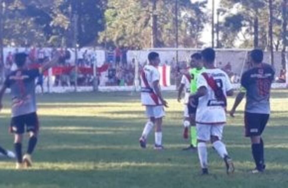 Sporting frenó a Guaraní y se le arrimó a solo un punto