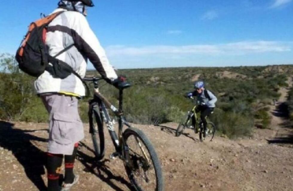 Un ciclista murió tras caer y golpear su cabeza con una piedra