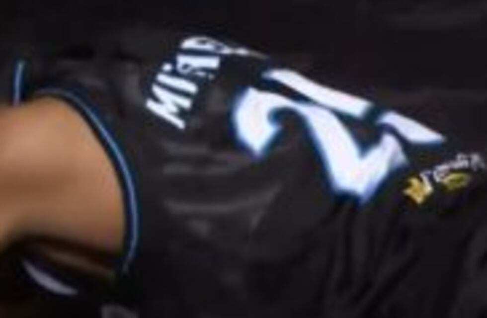 Espeluznante es poco: basquetbolista casi pierde un ojo en pleno partido