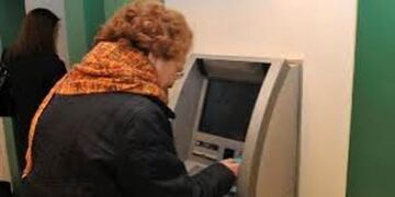 El gobierno nacional dispuso el otorgamiento de una suma fija remunerativa, no bonificable y de pago único (web)\u002E