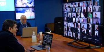 Guillermo Montenegro viene manteniendo reuniones virtuales con alumnos marplatenses (Foto: Prensa MGP)