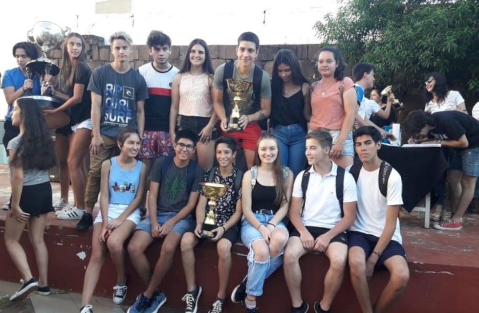 Los estudiantes posadeños recibieron los trofeos de la Estudiantina 2019