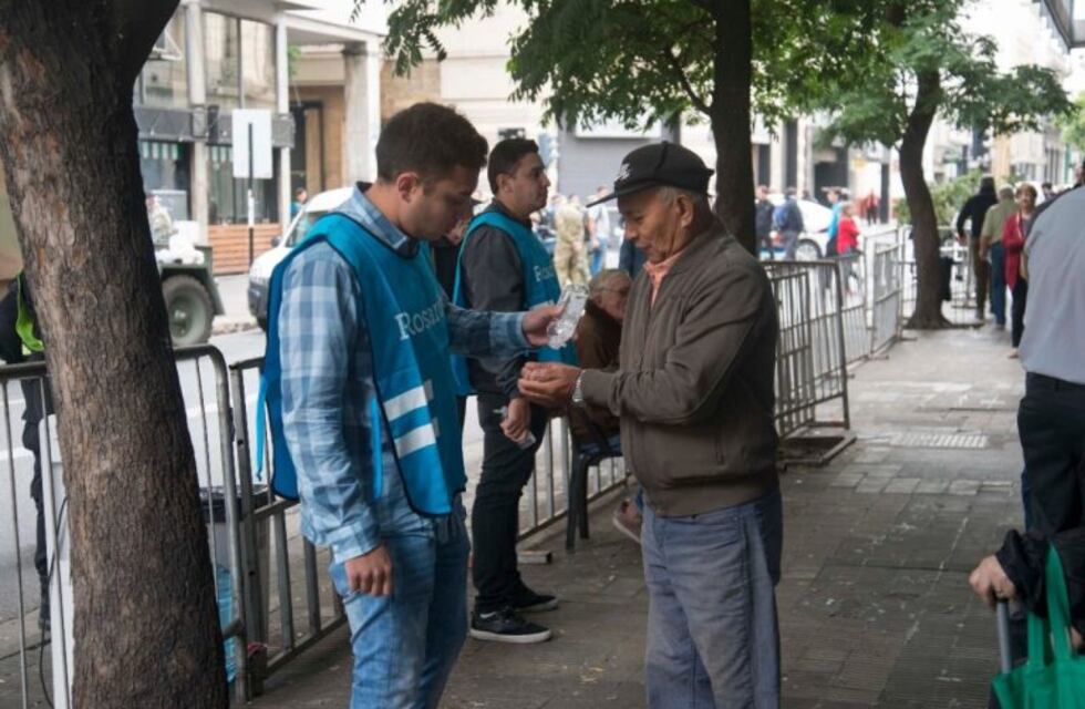 Javkin destacó el operativo municipal en bancos de Rosario el fin de semana