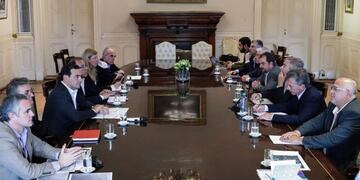 Valdés se reunió con Macri