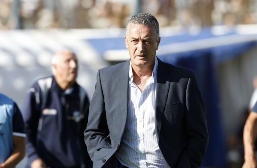 Nicolás Burdisso le ofreció ser el nuevo DT de Boca a Gustavo Alfaro