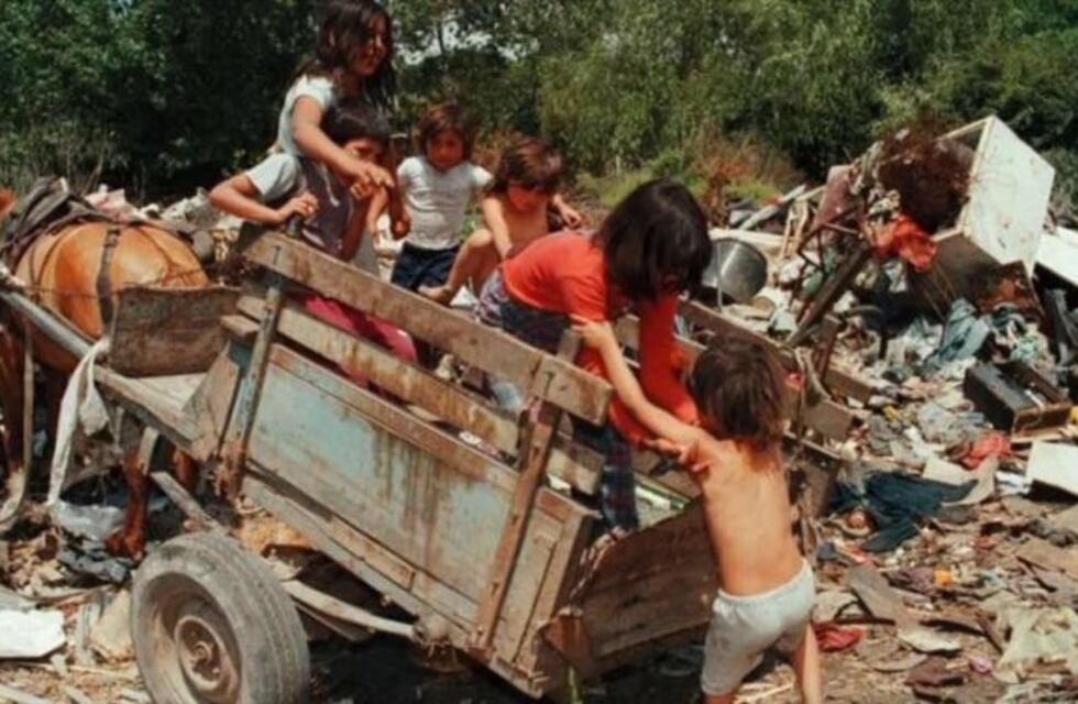 Casi un 40% de la población de los asentamientos son menores y jóvenes