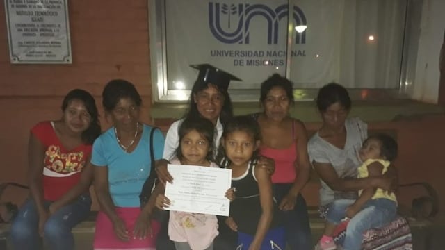 Se graduó la primera mujer de la aldea Fortín Mbororé