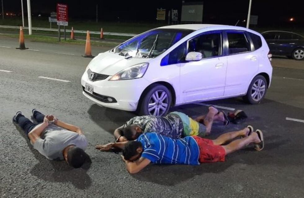 En cuarentena los detuvieron con cocaína sobre la autopista Rosario-Santa Fe