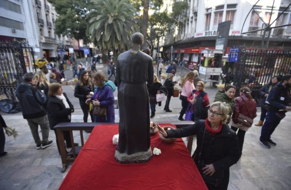 En fotos: fieles piden a San Cayetano en el centro de Córdoba