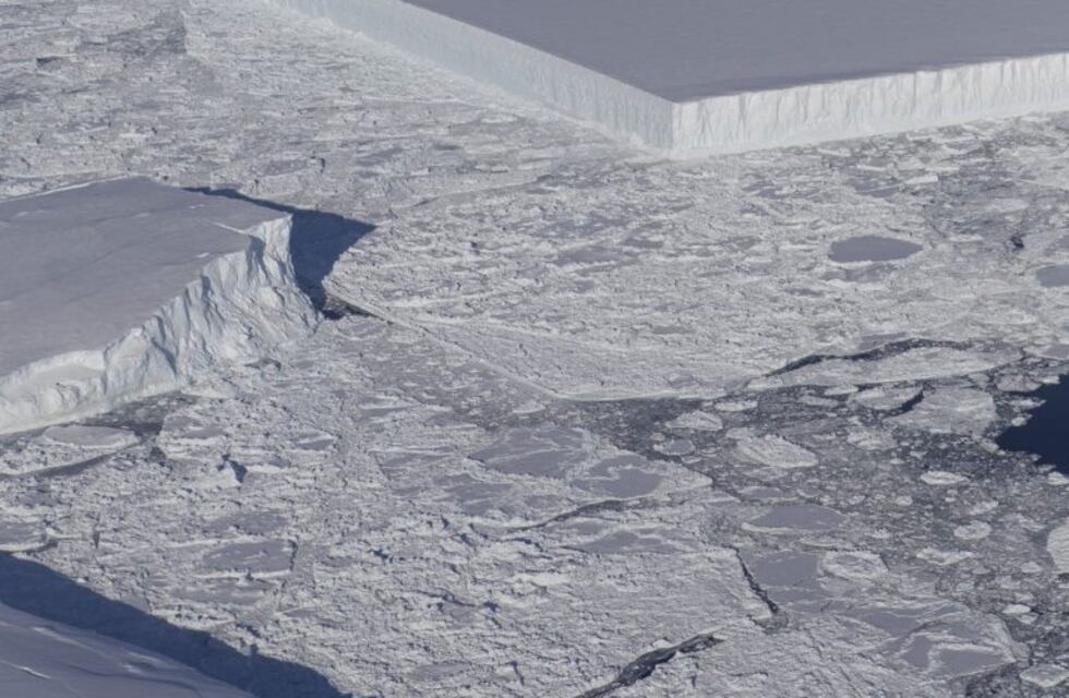 Descubren un espectacular iceberg rectangular en la Antártida