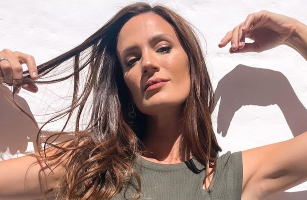 Bustier con brillos y transparencias, el sofisticado look de Paula Chaves