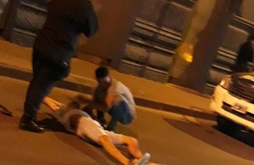 Quisieron evadir un control, escaparon en contramano y se chocaron un patrullero