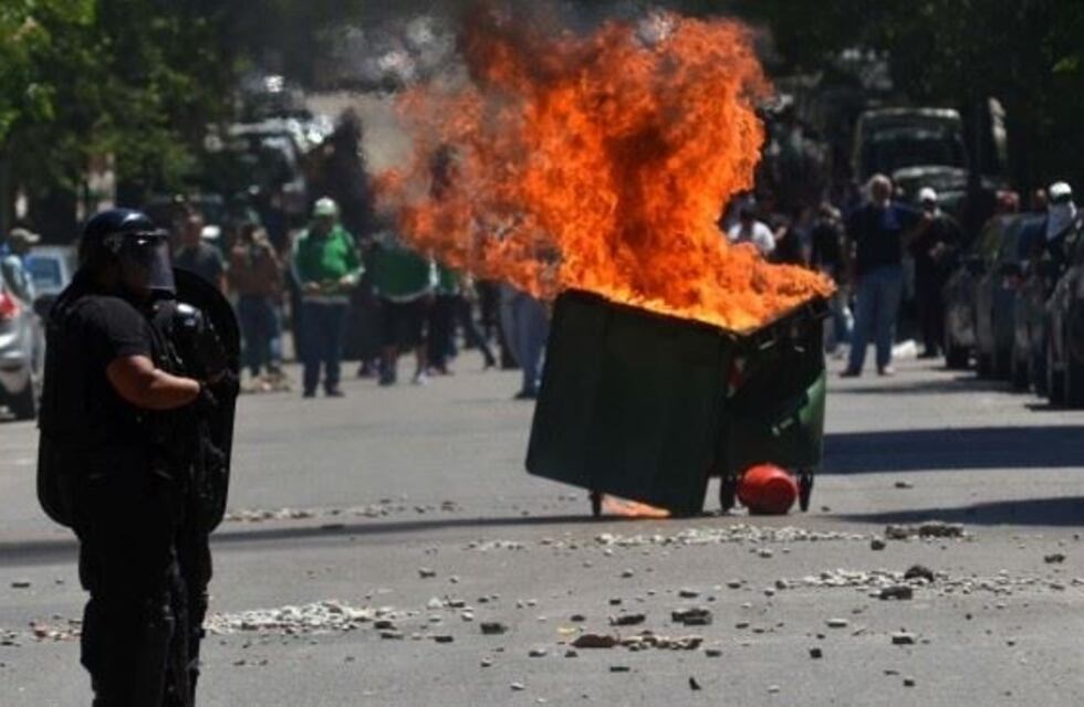 La multan para ATE por quemar 10 contenedores podría ser de 280 mil pesos