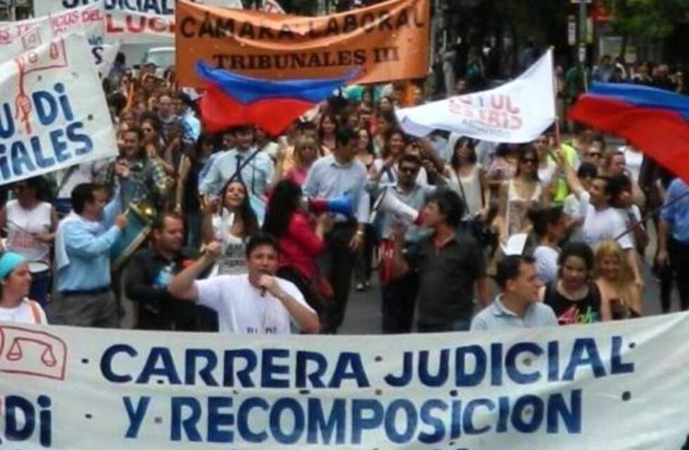 Judiciales de Córdoba rechazan recorte de sus salarios