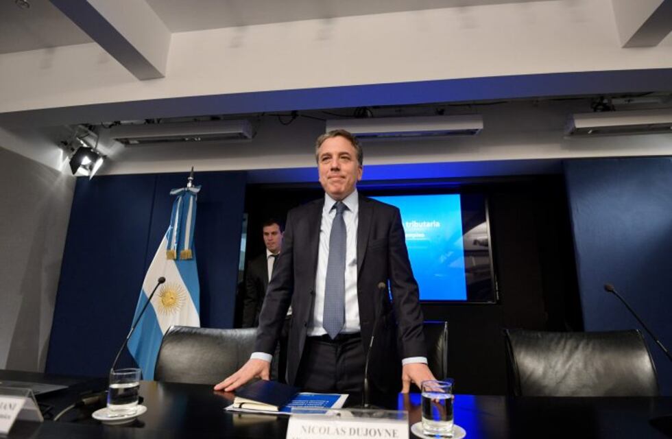 Dujovne le pidió a las provincias que rebajen sus impuestos