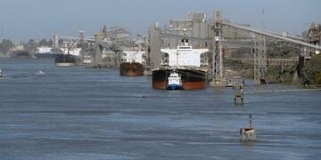 Los peajes a los barcos en el Paraná son uno de los negocios bajo la mira de la Justicia\u002E (Archivo)