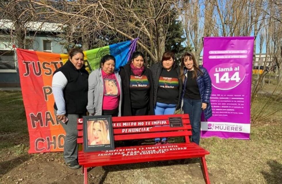 Instalaron un Banco Rojo en memoria de Marcela Chocobar