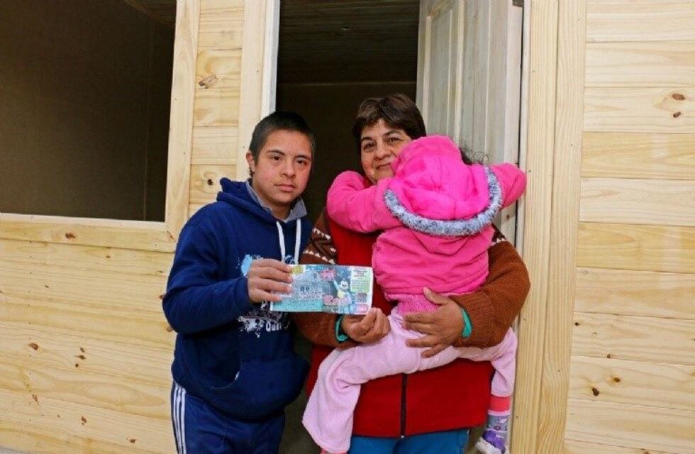 Gracias a una rifa, una humilde familia sanjuanina tiene casa propia