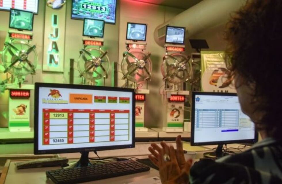 Rafaelino ganador del Gordo de Navidad casi se queda sin el premio por tirar el billete a la basura