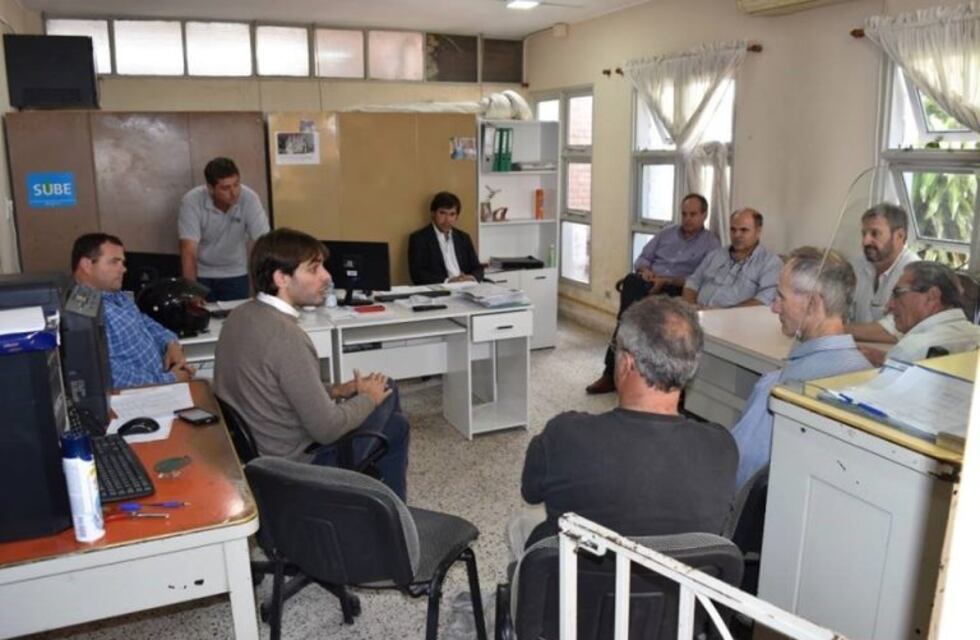 Manuel Passaglia presentó un plan de obras hídricas a vecinos de La Emilia