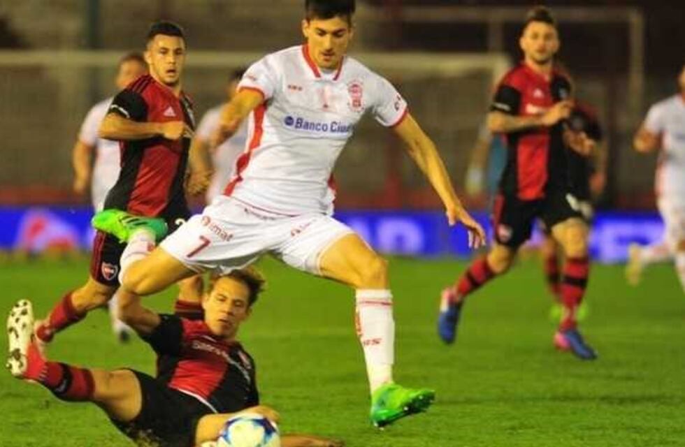 Newell's se durmió en el cierre del primer tiempo y cayó ante Huracán como visitante