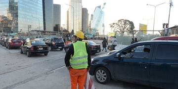 Por las obras del Paseo del Bajo, hay numerosos cortes en Puerto Madero
