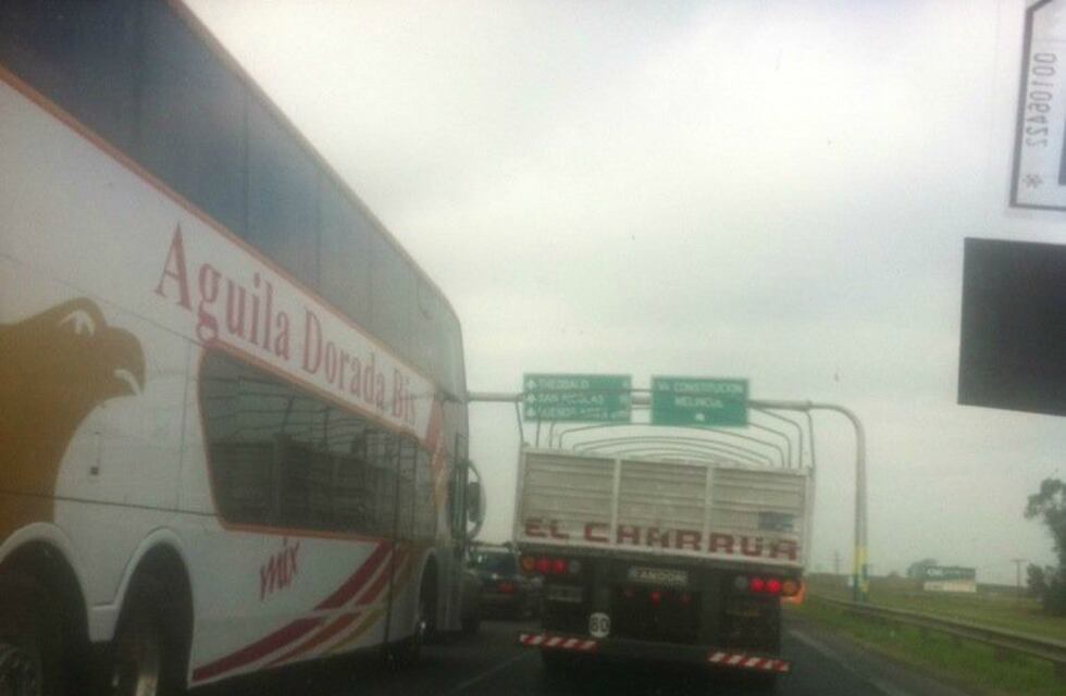 Siguen las demoras con colas de hasta 10 kilómetros por obras en la autopista Rosario-Buenos Aires