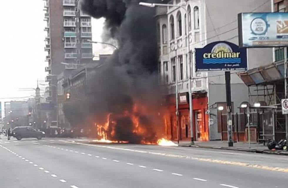 Explotó un colectivo en Avellaneda