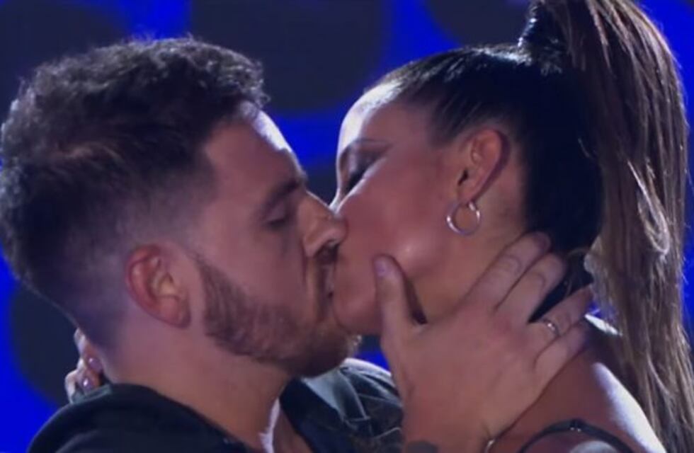 El tremendo beso entre Lourdes Sánchez y Federico Bal en la semifinal del Bailando
