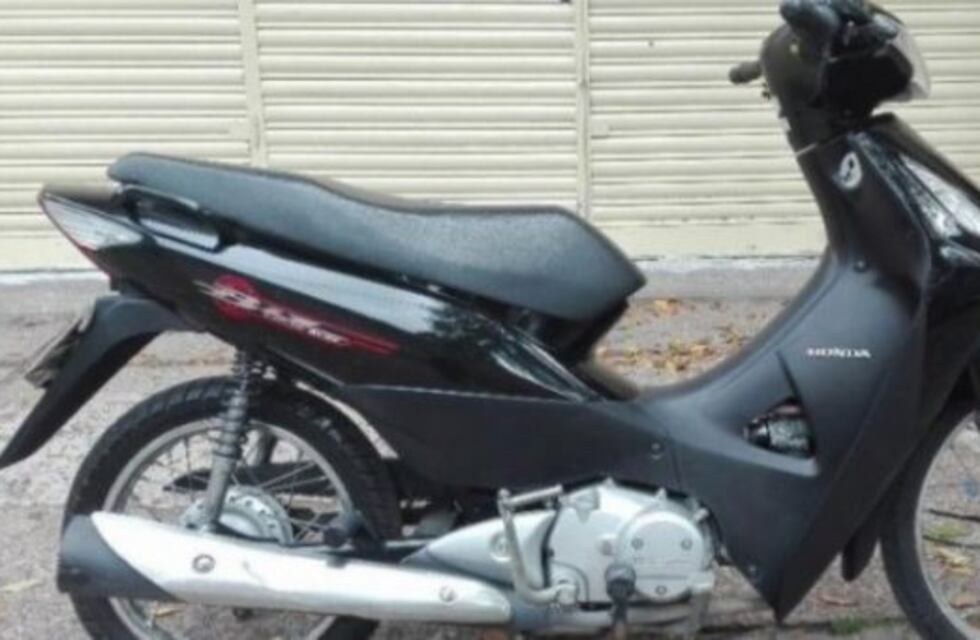 Robaron una moto que estaba estacionada frente a la estación de servicio RAM