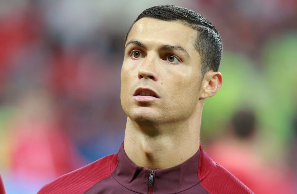 Cristiano Ronaldo abandonó la Copa Confederaciones para conocer a sus hijos gemelos
