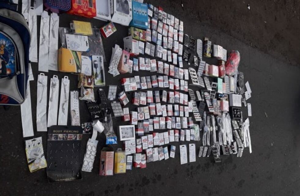 Escapó con $15 mil y dos mochilas de mercadería de un comercio pero lo atraparon