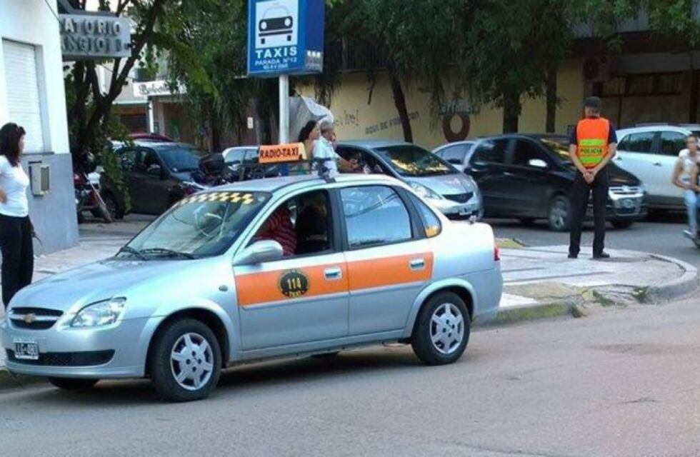 Aumentan la ficha y la bajada de bandera en radiotaxis
