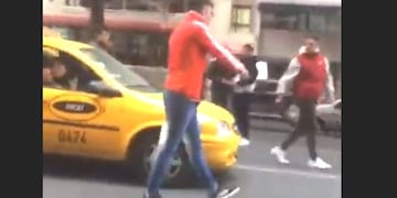 Los taxistas agredieron a un compañero que estaba fuera de servicio y llevaba a un familiar\u002E