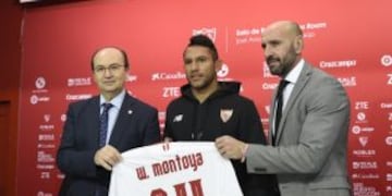 El chaqueu00f1o posu00f3 con su nueva dorsal en el club espau00f1ol.