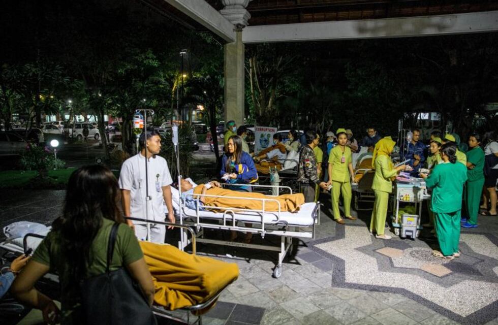 Al menos tres personas murieron en Indonesia tras un fuerte terremoto