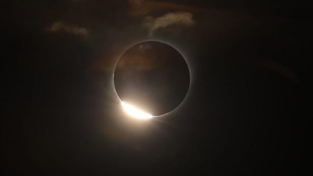 Imagen tomada en Merlo, San Luis, el 2 de julio de 2019, cuando el sol estaba cubiero por la luna\u002E EFE/Nicolas Aguilera