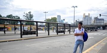 Cumbre de gremios del transporte: podrían anunciar un paro \n\nEl paro nacional de Moyano y Barrionuevo será el 10 de abril\u002E Los sindicalistas opositores creen que la protesta tendrá éxito porque no habrá colectivos ni trenes\u002E Reclaman paritarias libres y subas a jubilados\u002E Condenan la inflación, el narcotráfico y la inseguridad\u002E\n buenos aires paro nacional 10 de abril medida de fuerza CGT azopardo CTA disidente y CGT azul y blanca reprecusion paro recorrida por la ciudad