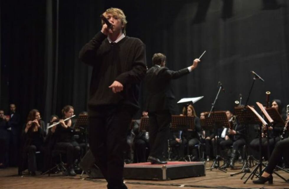 La particular presentación de Paulo Londra y la Sinfónica de Córdoba en los Premios Jerónimo