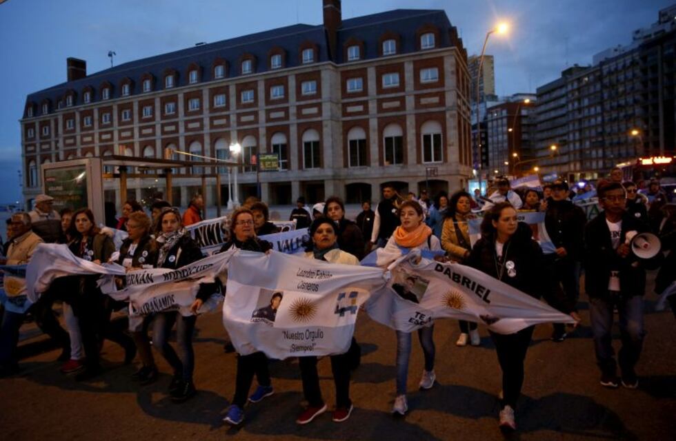 Submarino ARA San Juan: familiares de los 44 tripulantes se movilizaron en Mar del Plata