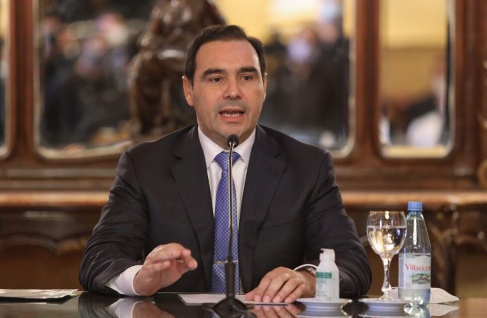 Para Gustavo Valdés el decreto de necesidad y urgencia es "contradictorio"