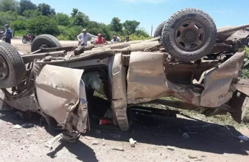 Un impresionante choque entre un camión y una camioneta dejó una víctima fatal