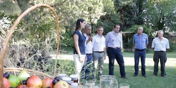 Quiroga se reunió con productores y habló de la importancia de distribuir mejor los recursos obtenidos por Vaca Muerta\u002E