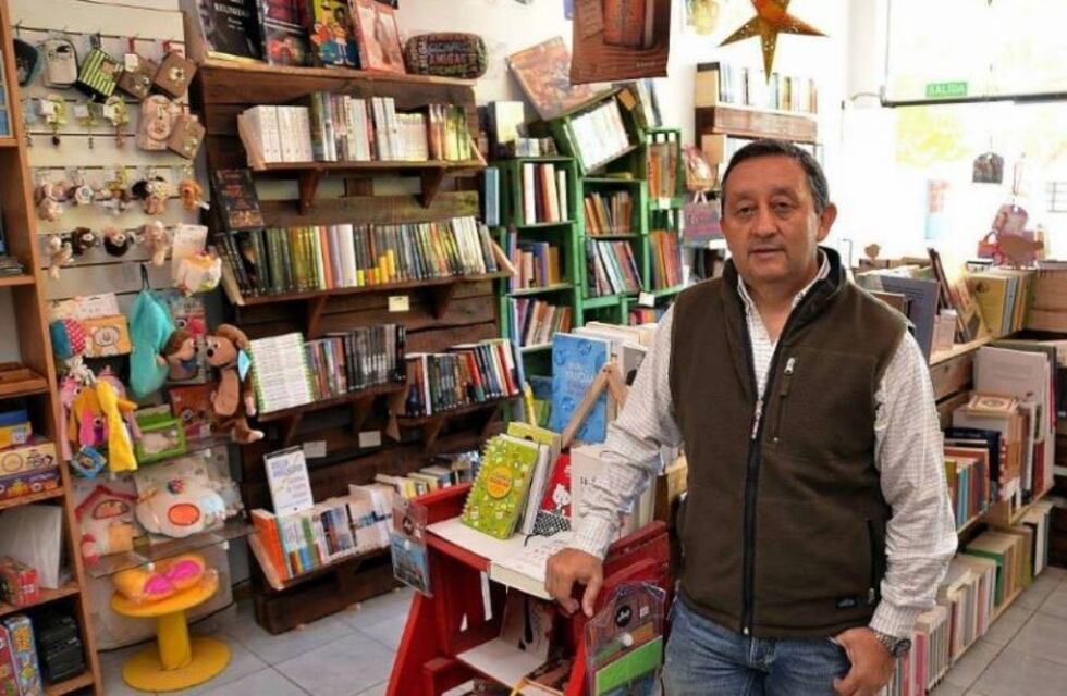 Celso Jaque, de gobernador a vendedor de libros