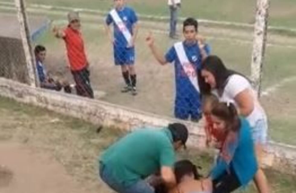 Dos botineras, a las piñas tras enterarse que salían con el mismo jugador