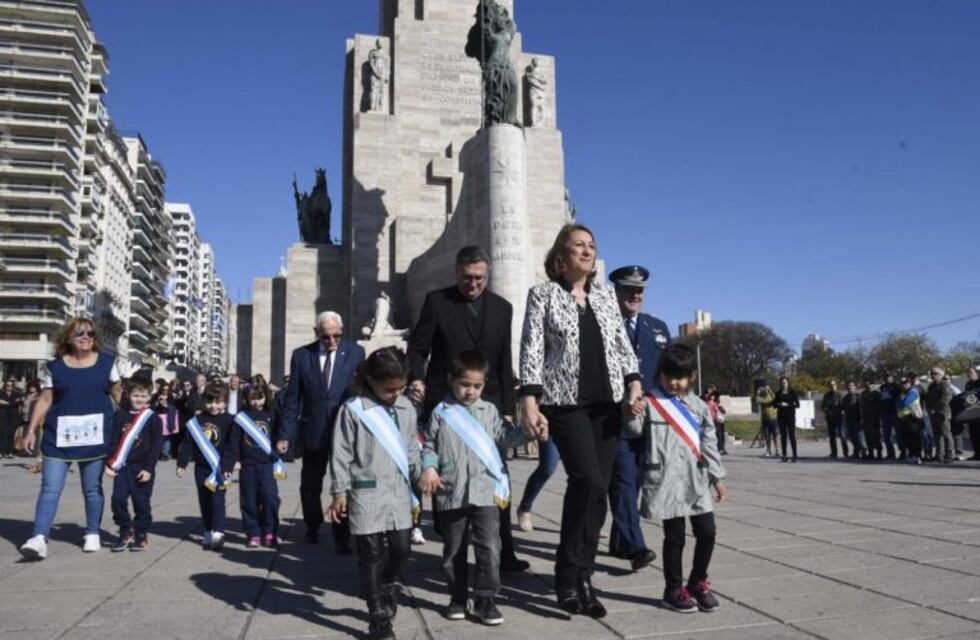 Fein se sumó temprano a las actividades para conmemorar el Día de la Virgen del Rosario