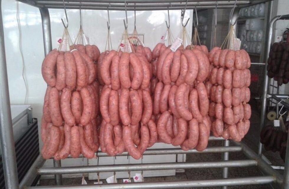 Para el asado del finde: ladrones robaron 27 chorizos, aderezos y dinero de una carnicería