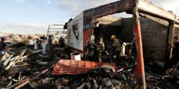 Firefighters and rescue workers comb through ashes and rubble at the open-air San Pablito fireworks market, in Tultepec, outskirts of Mexico City, Mexico, Tuesday, Dec. 20, 2016. An explosion ripped through Mexicou2019s best-known fireworks market on the nor