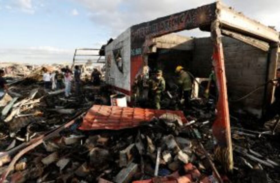 Sube a 31 la cifra de muertos por la explosión de una fábrica de pirotecnia de México